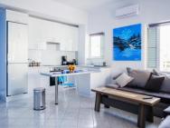 Blue & White Lux Flat, Just 50 Meters From Beach! – zdjęcie 1