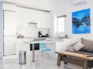 Blue & White Lux Flat, Just 50 Meters From Beach! – zdjęcie 2