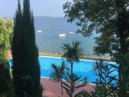 Splendid Apartment In Padenghe Sul Garda Bs With Garden
