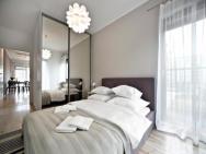 2 Bedrooms Przasnyska P&o Serviced Apartments – photo 6