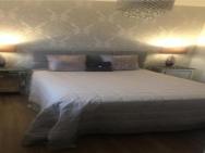 Double Room With En-suite. Central For North West