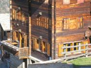 Alpia 26 - Zwei Zimmerwohnung In Traditionellem Walliser Haus
