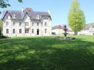 Château Du Mesnil Soleil , Gites Et Chambres D'hôtes