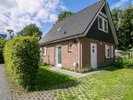 Beautiful Holiday Home In Zonnemaire With A Fenced Garden