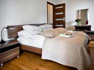 2 Bedrooms Bukowinska P&o Serviced Apartments – photo 2