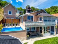 Amazing Home In Novi Marof With 4 Bedrooms, Sauna And Indoor Swimming Pool