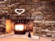 The Cwtch, Log Fire, Sleeps 5, Nr Zip World, Brecon And Bike Park Wales – photo 4