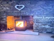 The Cwtch, Log Fire, Sleeps 5, Nr Zip World, Brecon And Bike Park Wales – photo 6