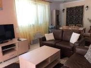 Lovely 2-bedroom Rental Unit With Pool - B2 Katica