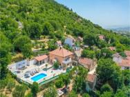 Awesome Home In Donji Prolozac With 5 Bedrooms, Wifi And Outdoor Swimming Pool