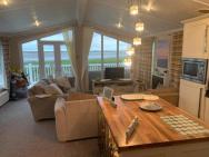 Stunning Lodge With Fantastic Views Of The Water