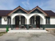 Mri Residence 4 Bedroom Bungalow With Private Pool In Sg Buloh - No Pork & No Alcohol
