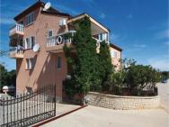 Amazing Apartment In Galizana With 1 Bedrooms And Wifi