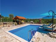 Awesome Home In Viskovo With 4 Bedrooms, Wifi And Outdoor Swimming Pool