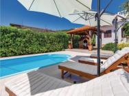 Amazing Home In Banjol With 3 Bedrooms, Wifi And Outdoor Swimming Pool – photo 2