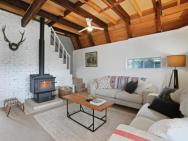 Snow Chalet - Fairlie Holiday Home