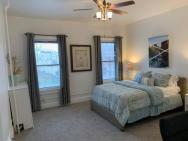 Stylish 2bd/1ba Apartment Located In Federal Hill