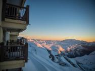 Edificio Valle Blanco Valle Nevado 2d2b Ski In&out Servicio Hom – photo 2