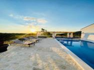Lunika, Luxury Villa With Heated Pool, Jacuzzi And Sauna