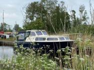Boat Allemansfreon - Kamperen Op Het Water - Niet Om Mee Te Varen - Read Host Profile-lees Hostprofiel