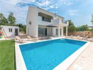 Amazing Home In Radasinovci With Wifi, Private Swimming Pool And Outdoor Swimming Pool