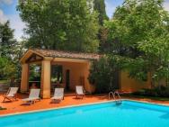 Beautiful Cottage In Sinalunga With Swimming Pool