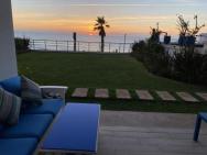 Luxery Stay With Magical Seaview, Pool, Green Space & Sunset Orientation