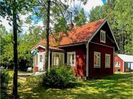 Three-bedroom Holiday Home In Hultsfred
