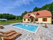 Amazing Home In Konjscina With 6 Bedrooms, Outdoor Swimming Pool And Heated Swimming Pool – photo 7