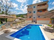 Amazing Apartment In Opric With Outdoor Swimming Pool, Wifi And 1 Bedrooms