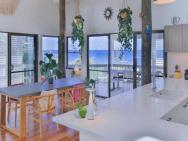 15 Mcanally Drive Fabulous Family Home With Magnificent Ocean Views Pool Walk To Beach – zdjęcie 4