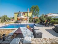 Amazing Home In Galizana With 4 Bedrooms, Jacuzzi And Private Swimming Pool