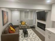 Cozy Basement Suite Exuding Luxury Location & Convenience! – zdjęcie 6