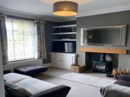 Cheerful And Spacious 3 Bed Home In Clitheroe