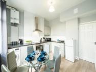 Sheffield Contractors Stays- Sleeps 6, 3 Bed 3 Bath House. Managed By Chique Properties Ltd – photo 7