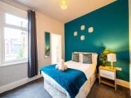 Sheffield Contractors Stays- Sleeps 6, 3 Bed 3 Bath House. Managed By Chique Properties Ltd – photo 2