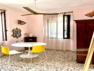 Venetian Pink Apartment In Dorsoduro