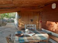 בקתת עץ בחורש במנות - דום גיאודזי - Wooden Cabin In Manot – zdjęcie 5
