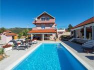 Awesome Home In Neoric With 6 Bedrooms, Private Swimming Pool And Outdoor Swimming Pool – photo 7