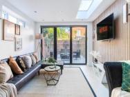 4 Bed London Townhouse/private Terrace/parking