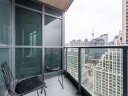 1 Bdrm Condo With Lakeshore Views Free Parking In Downtown Toronto