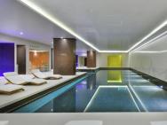 *luxury City Flat W/ Spa, Pool/gym & Private Patio