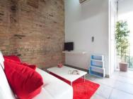 4-bedroom Apartment For 7 In Barcelona