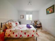 Lovely 1 Bedroom Apartment With Kitchen & Pool