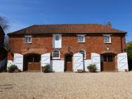 Manor House Stables, Martin - Lovely Warm Cosy Accommodation Near Woodhall Spa