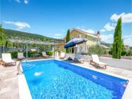 Amazing Home In Donji Prolozac With Outdoor Swimming Pool, Jacuzzi And Sauna