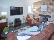 Host & Stay - Southview Bungalow