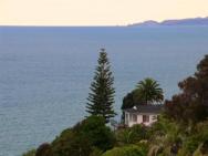 Hilltop Views - Bluff Hill Holiday Home