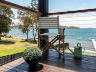 Lake Front Home - 4 Bedrooms - Pool & Jetty