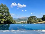 Italian Villa. Infinity Pool, Fab Views, 10 Acres.